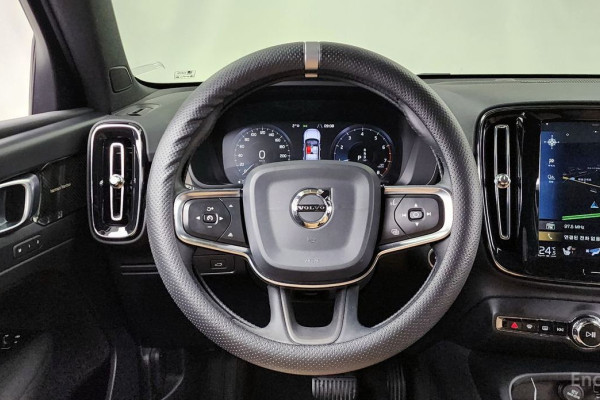 2020 Volvo XC40 с пробегом 81 210 км