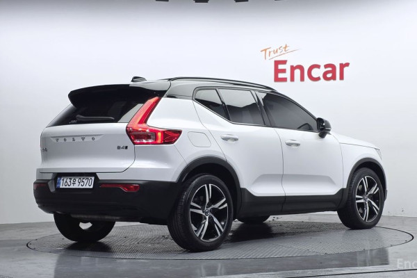2020 Volvo XC40 с пробегом 49 623 км