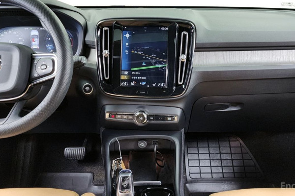 2020 Volvo XC40 с пробегом 81 210 км