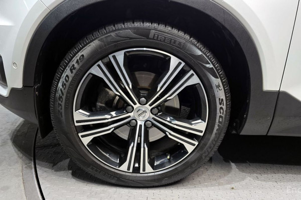 2021 Volvo XC40 с пробегом 108 997 км