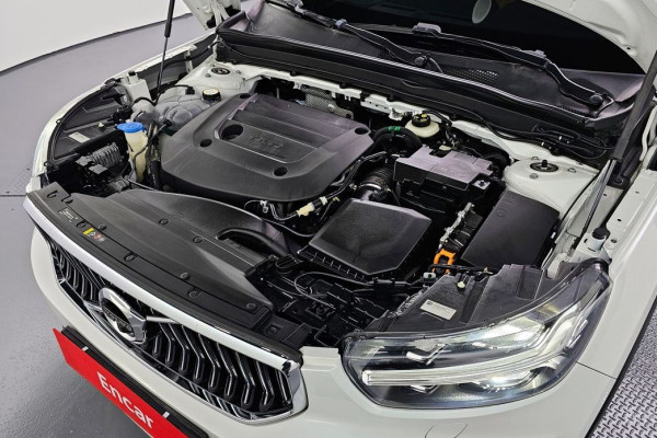 2021 Volvo XC40 с пробегом 32 099 км