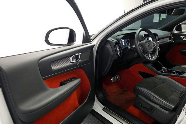 2020 Volvo XC40 с пробегом 49 623 км