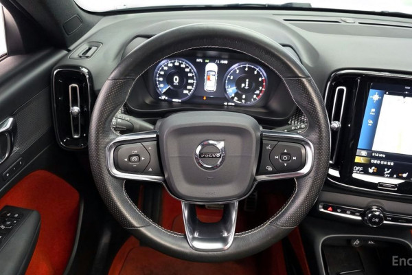 2020 Volvo XC40 с пробегом 49 623 км