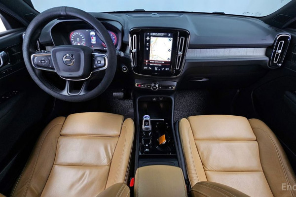 2021 Volvo XC40 с пробегом 50 548 км