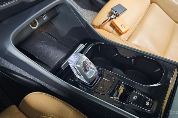 2021 Volvo XC40 с пробегом 32 099 км