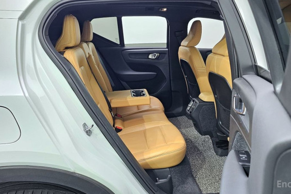 2021 Volvo XC40 с пробегом 32 099 км