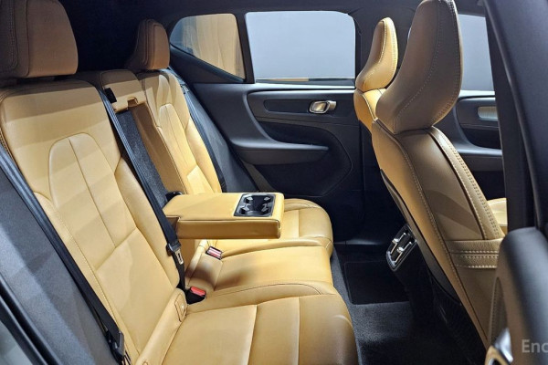 2021 Volvo XC40 с пробегом 108 997 км