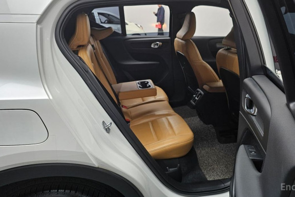 2020 Volvo XC40 с пробегом 50 662 км