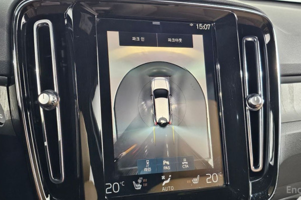 2021 Volvo XC40 с пробегом 32 099 км