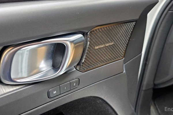 2021 Volvo XC40 с пробегом 108 997 км