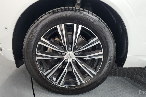 2022 Volvo XC60 с пробегом 41 134 км