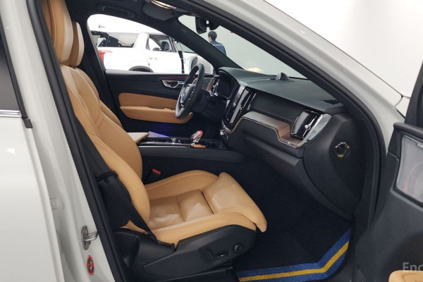 2022 Volvo XC60 с пробегом 41 134 км