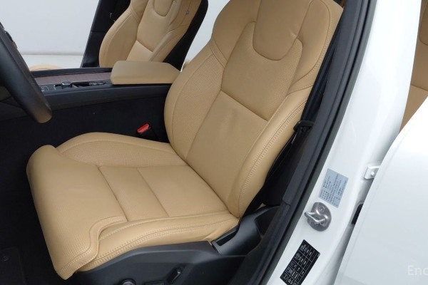 2023 Volvo XC60 с пробегом 22 892 км