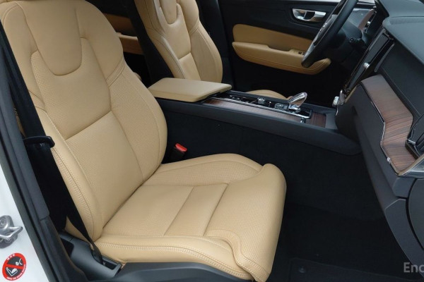 2023 Volvo XC60 с пробегом 22 892 км