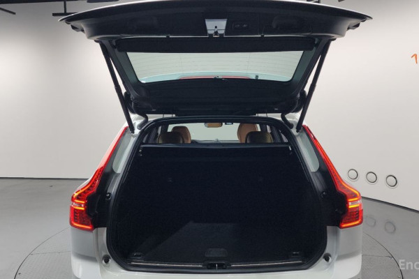 2022 Volvo XC60 с пробегом 41 134 км