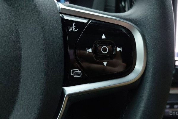 2023 Volvo XC60 с пробегом 22 892 км