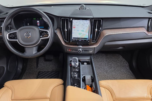 2022 Volvo XC60 с пробегом 42 788 км