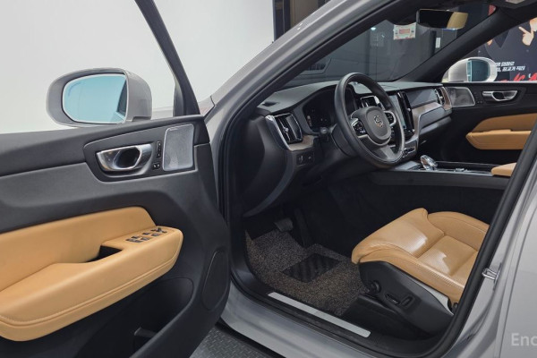 2022 Volvo XC60 с пробегом 42 788 км