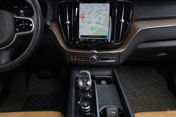 2022 Volvo XC60 с пробегом 42 788 км