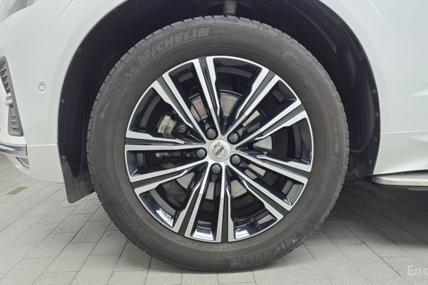 2022 Volvo XC60 с пробегом 45 562 км