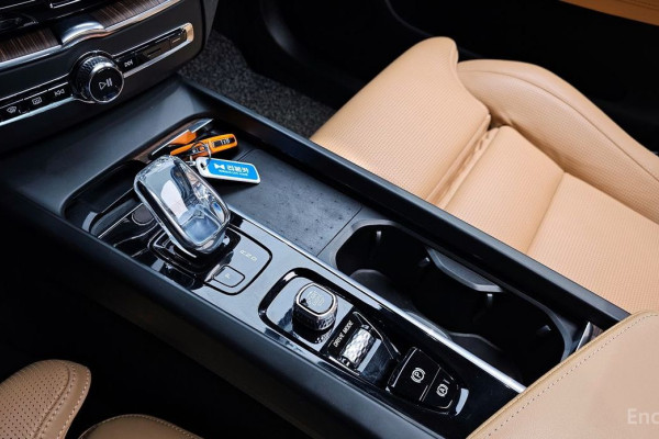 2021 Volvo XC60 с пробегом 59 309 км