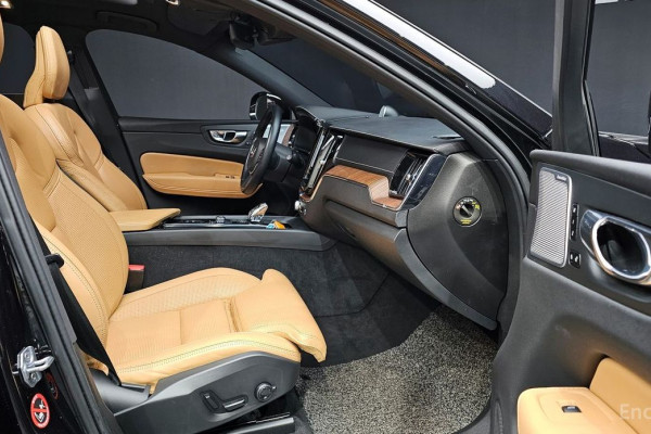 2021 Volvo XC60 с пробегом 59 309 км