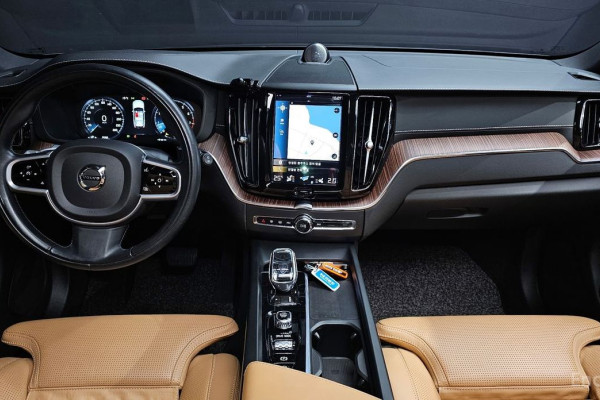 2021 Volvo XC60 с пробегом 59 309 км