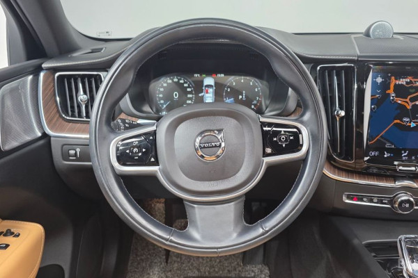 2021 Volvo XC60 с пробегом 54 488 км