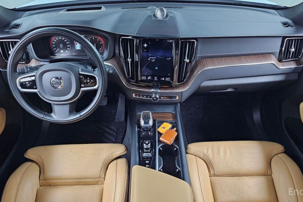 2021 Volvo XC60 с пробегом 20 348 км