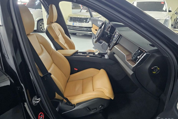 2022 Volvo XC60 с пробегом 64 089 км