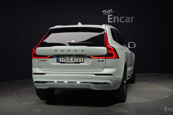 2023 Volvo XC60 с пробегом 40 339 км