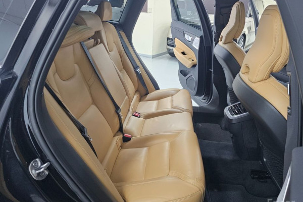 2022 Volvo XC60 с пробегом 64 089 км