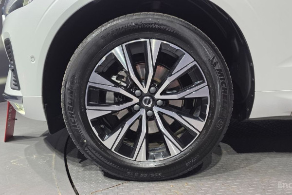 2023 Volvo XC60 с пробегом 40 339 км