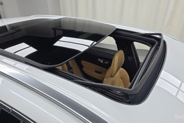 2022 Volvo XC60 с пробегом 45 562 км