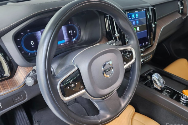 2022 Volvo XC60 с пробегом 64 089 км