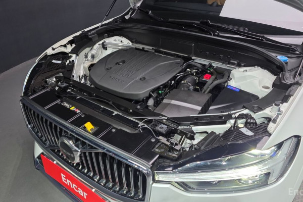 2023 Volvo XC60 с пробегом 40 339 км