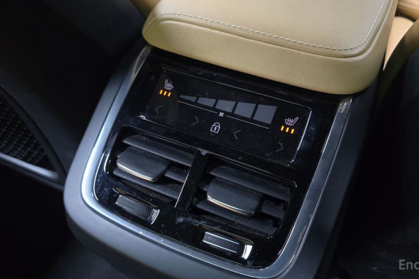 2022 Volvo XC60 с пробегом 45 562 км