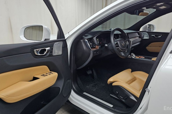 2021 Volvo XC60 с пробегом 20 348 км