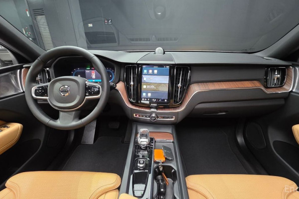 2023 Volvo XC60 с пробегом 40 339 км