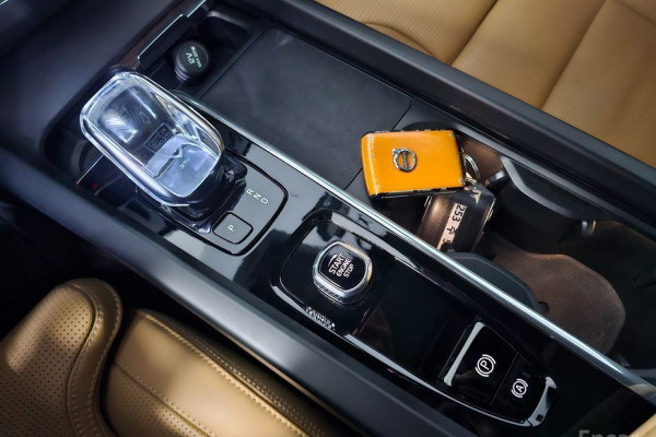 2022 Volvo XC60 с пробегом 64 089 км