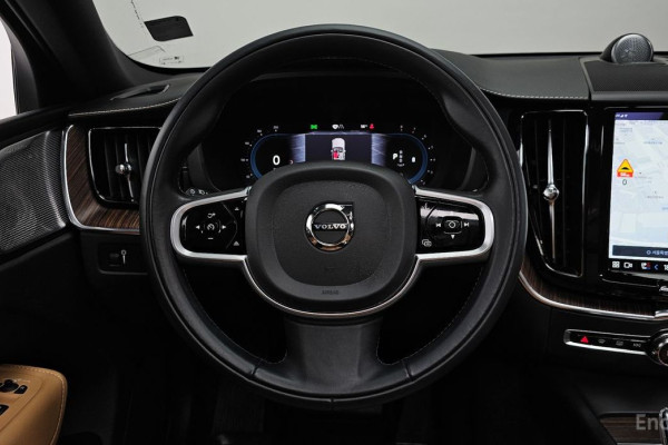 2022 Volvo XC60 с пробегом 43 004 км