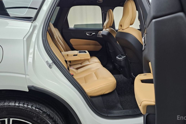 2021 Volvo XC60 с пробегом 20 348 км