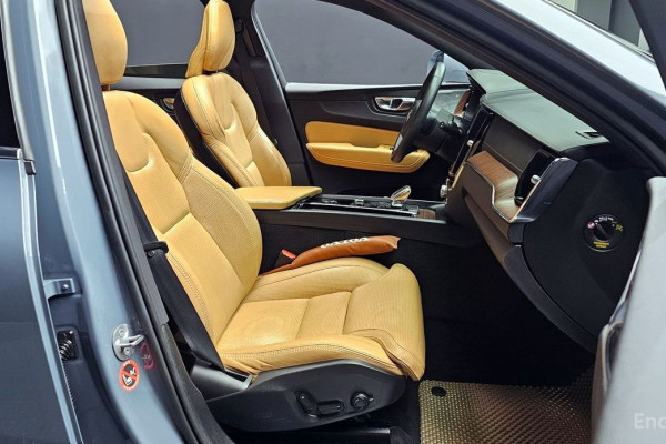 2022 Volvo XC60 с пробегом 39 057 км