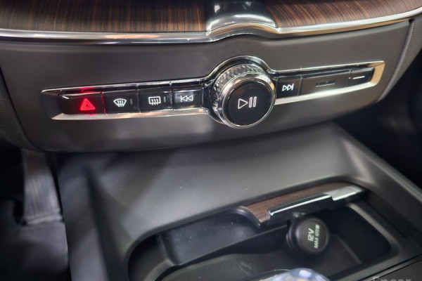 2022 Volvo XC60 с пробегом 64 089 км