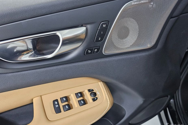 2022 Volvo XC60 с пробегом 64 089 км