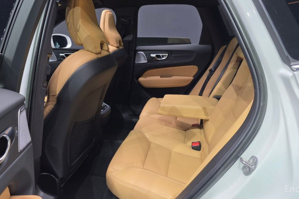 2023 Volvo XC60 с пробегом 40 339 км