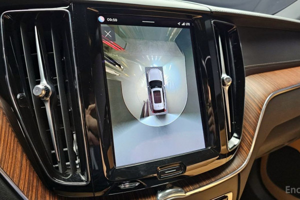 2022 Volvo XC60 с пробегом 39 057 км