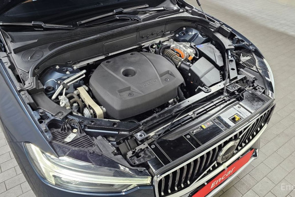 2022 Volvo XC60 с пробегом 40 647 км
