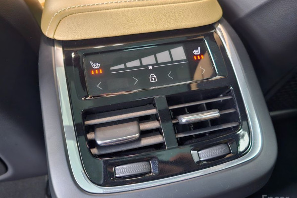 2022 Volvo XC60 с пробегом 64 089 км