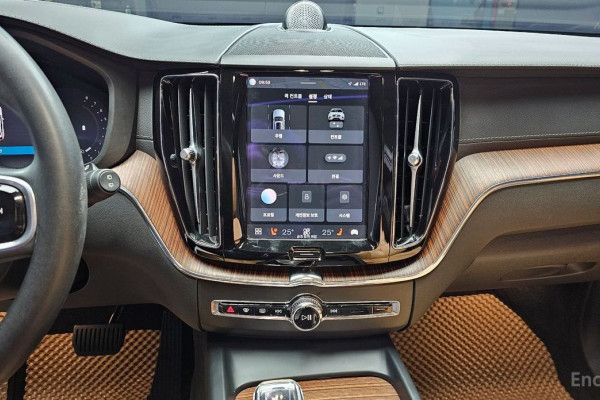 2022 Volvo XC60 с пробегом 39 057 км